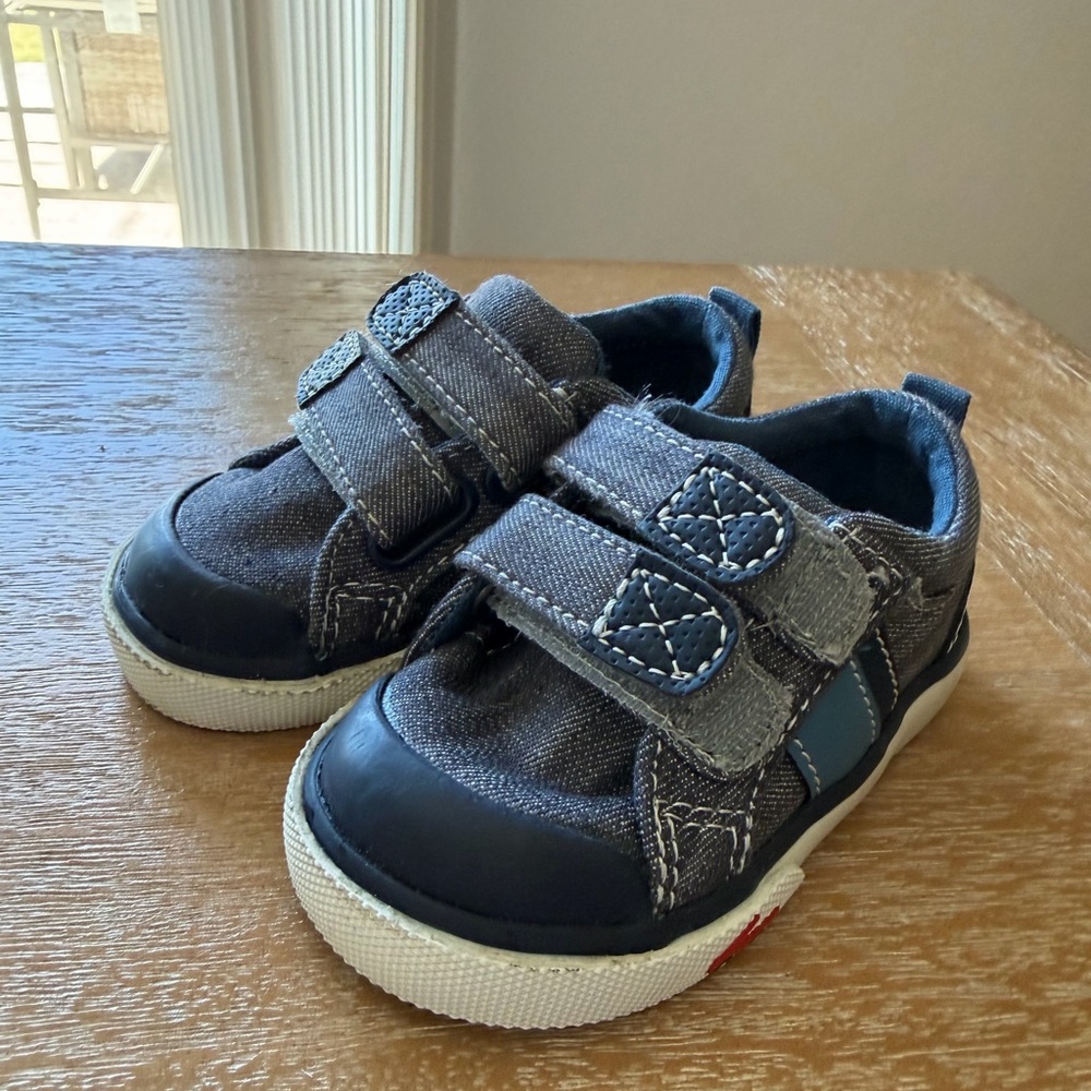 See Kai Run Toddler boy size 4 Navy Blue Velcro Sneakers